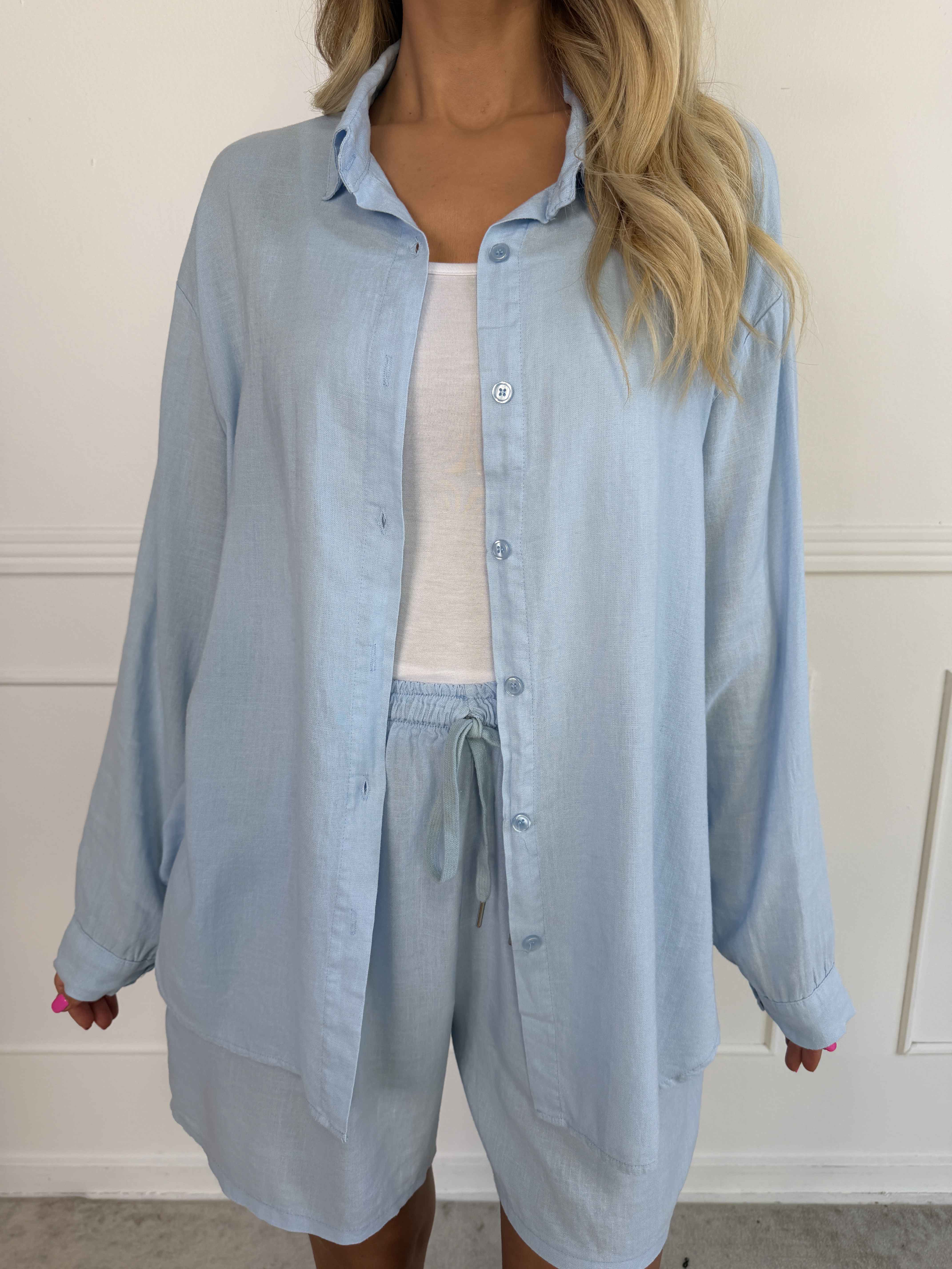 Clara Shirt - Ensfarvet plus size skjorte i viskose og hør